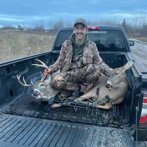 Travis with a doe and buck harvested within 2 minutes using his APA Black Mamba 31 and Kill'n Stix Hawkeye Arrows
